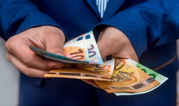 Une prime Macron de 700€ minimum !